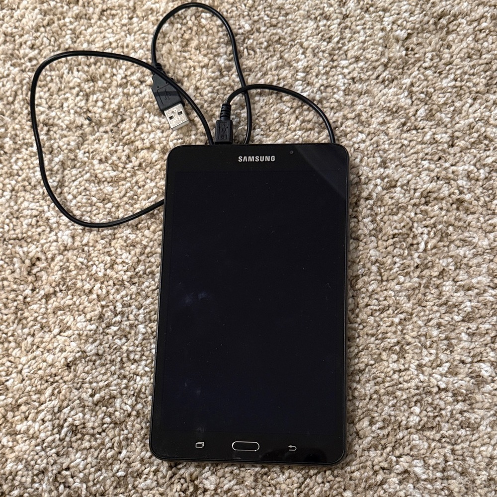 Samsung Black Tablet with USB Cable